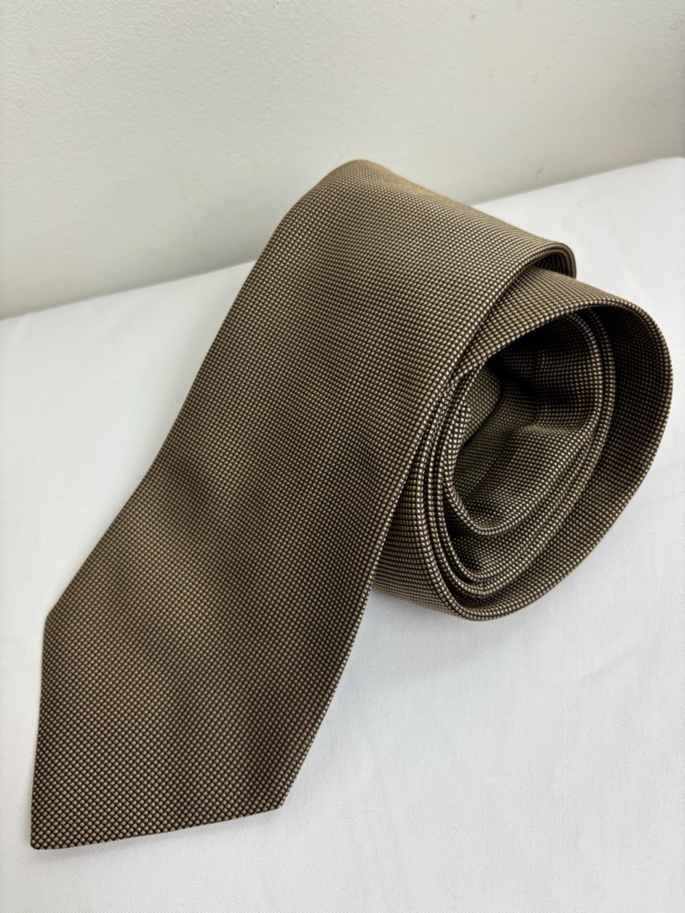 Burberry Silk Tie in Geometric Gold Pattern